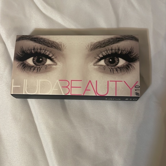 HUDA BEAUTY EYELASH LANA #10 - Picture 2 of 2